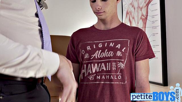 Muscled DILF analfucking skinny jock