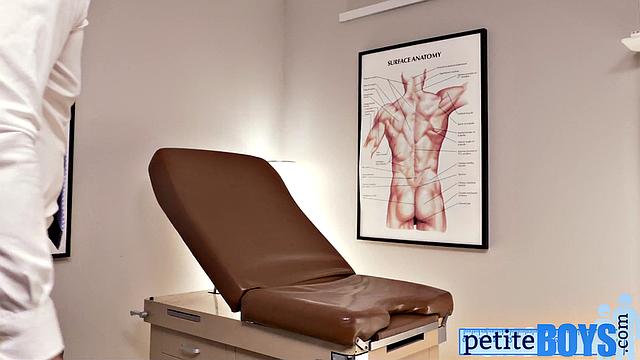 Muscled DILF analfucking skinny jock