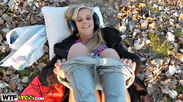 Blonde lets guy fuck her tight ass
