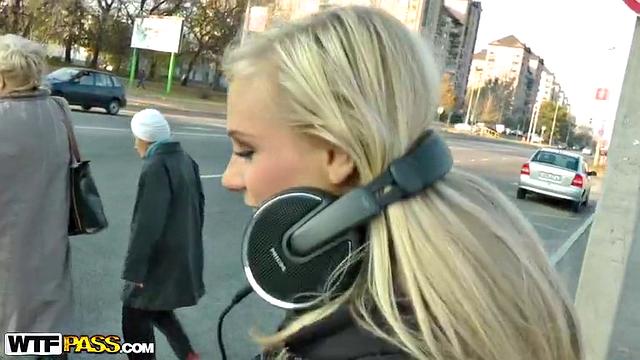 Blonde lets guy fuck her tight ass