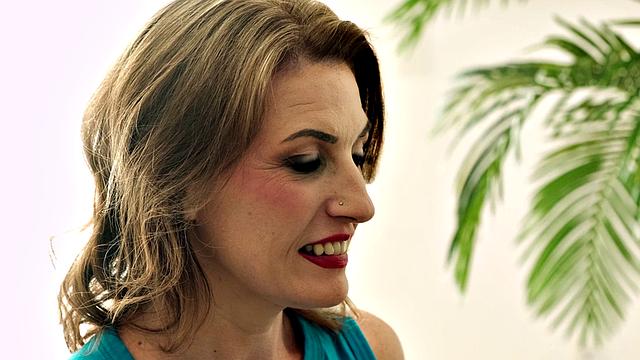 Jenn starts cleaning up and ends up with a messy facial