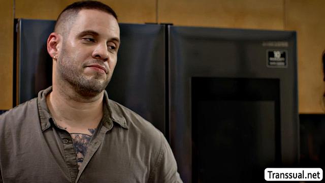 Before my husband returns, let's go quickly