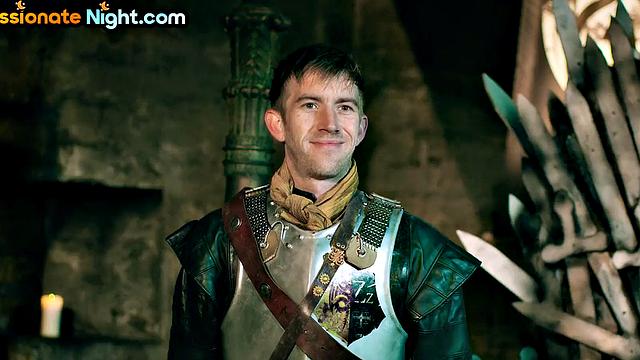 Царица с огромными сиськами трахаетcя втроём с развратной служанкой