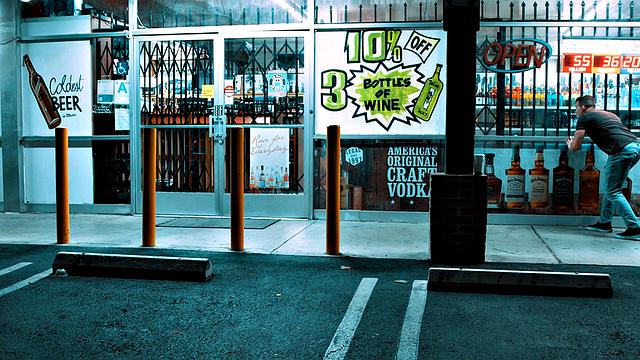 Блондинка на каблуках с большой жопой жёстко получает двойное проникновение