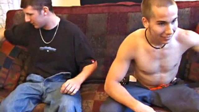 Смотри, как взрослые мужики Брок и Марк сосут друг другу член по-мужски.