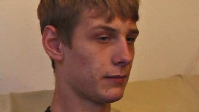 Две зрелые сосут и дрочат член вместе с другом