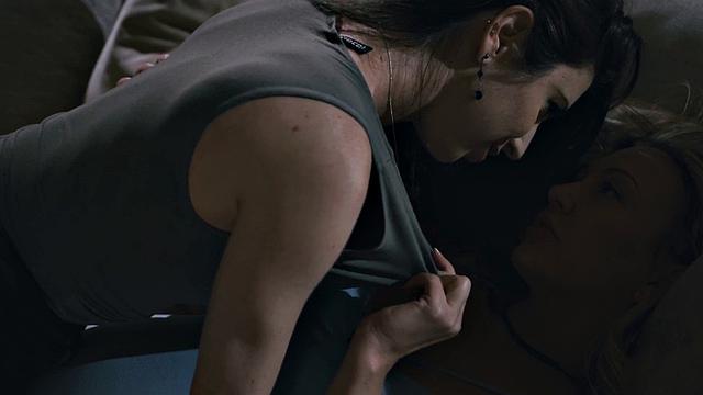 Lez babe duo enjoy closeup toying before facesitting