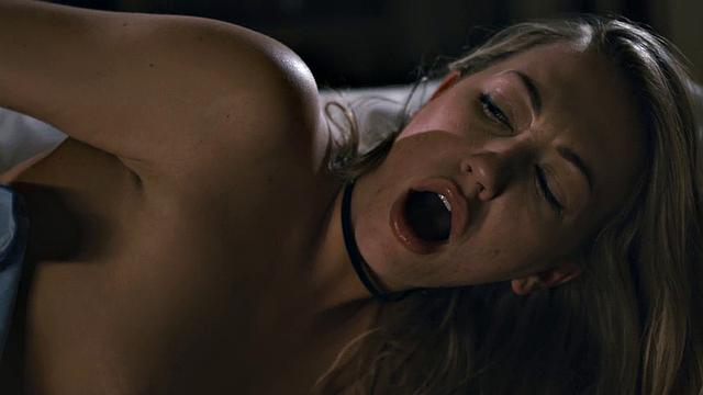 Lez babe duo enjoy closeup toying before facesitting