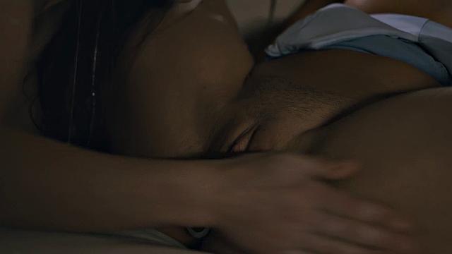 Lez babe duo enjoy closeup toying before facesitting