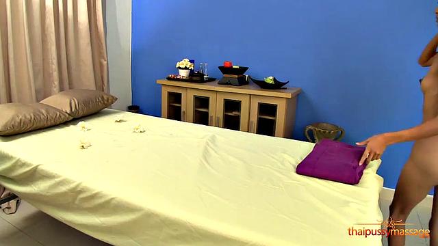 Far Asian Girls Wild