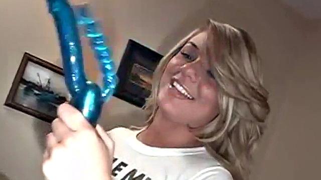 Naughty teen playing with her sexy pussy