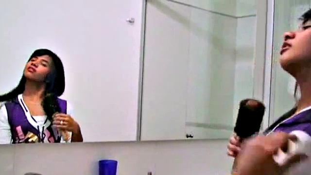 Amateur teen masturbates in a solo scene