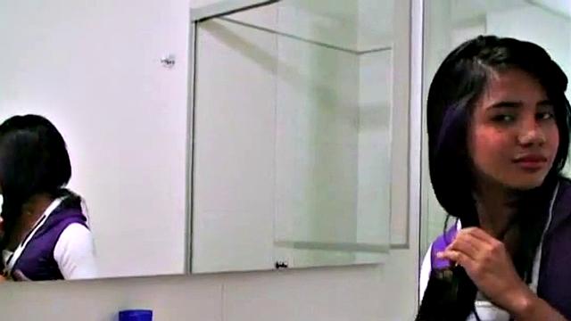 Amateur teen masturbates in a solo scene