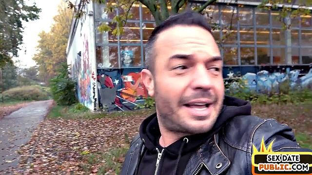 Horny cougar pussysmashed outdoors