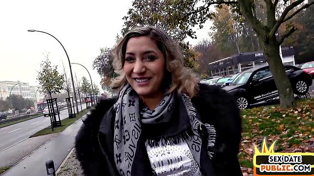 Horny cougar pussysmashed outdoors