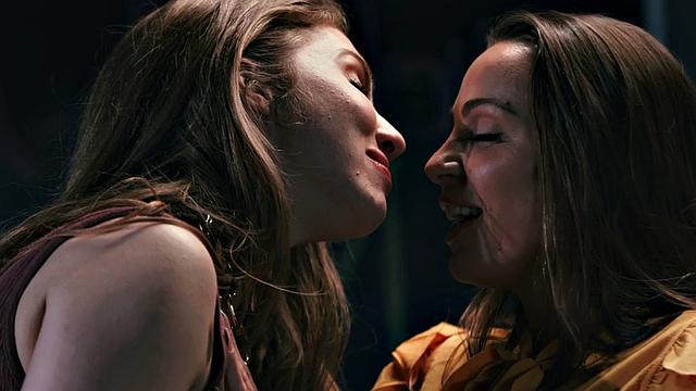 Lesbian passionate sex of 2 hot babes in classroom