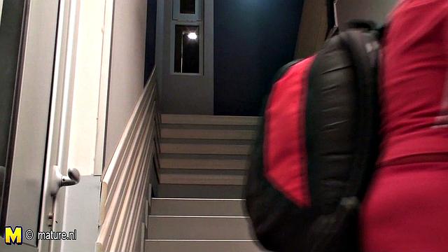 волосатые зрелые трахаются в женской сауне