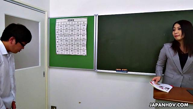 Ren Yuuki Masturbates Before Enjoying Threeway