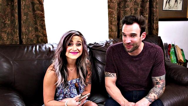 панковая милфа жадно сосет и ловит мощную кончу на лицо