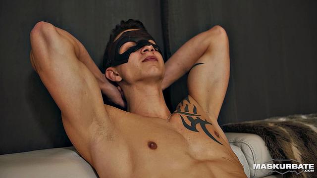 Мануэль ДеБоксер отсасывает член Марку