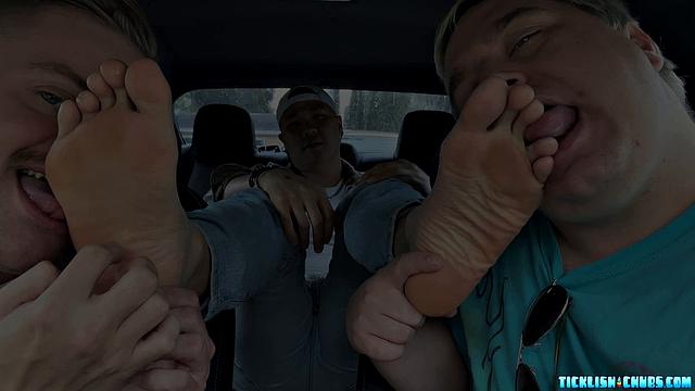 Snyft: Milus Trades with Feet - Milus Slinger, Ryder и Matt