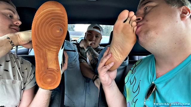 Snyft: Milus Trades with Feet - Milus Slinger, Ryder и Matt