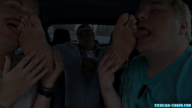 Snyft: Milus Trades with Feet - Milus Slinger, Ryder и Matt