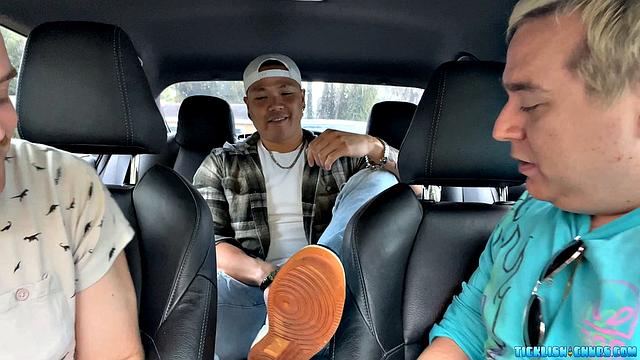 Snyft: Milus Trades with Feet - Milus Slinger, Ryder и Matt