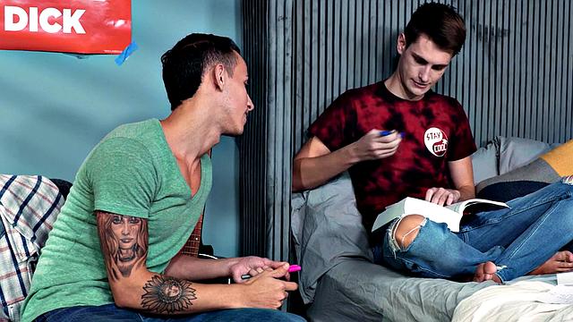 Dorm jock sucks off and breeds roommate sideways