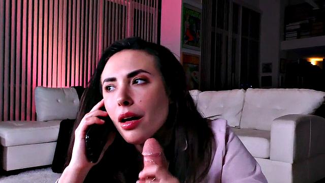 Deepthroating amateur loves to give oral