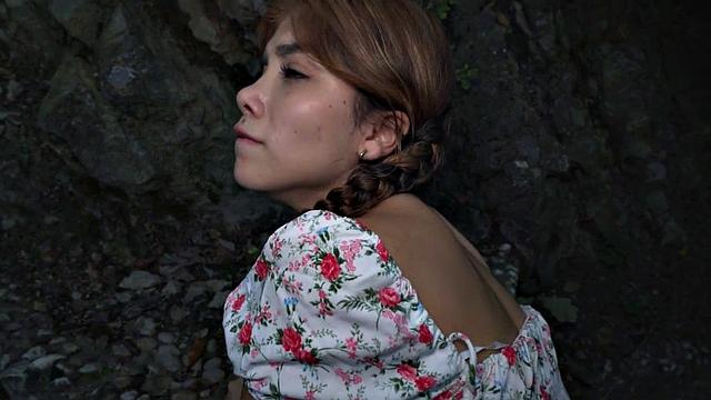 Ponytail amateur throating in outdoor POV fuck