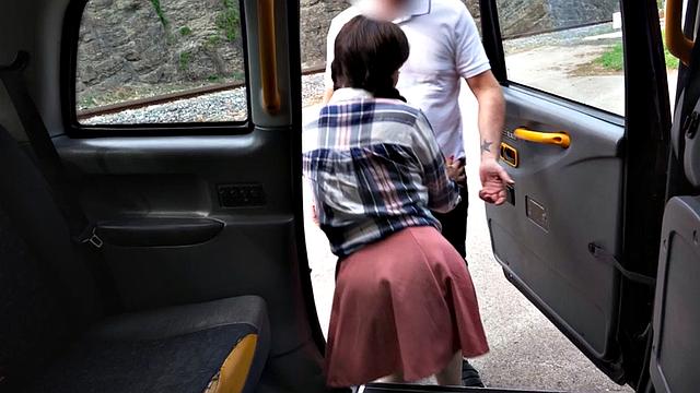 Public tattooed taxi nympho fucked outdoor by driver