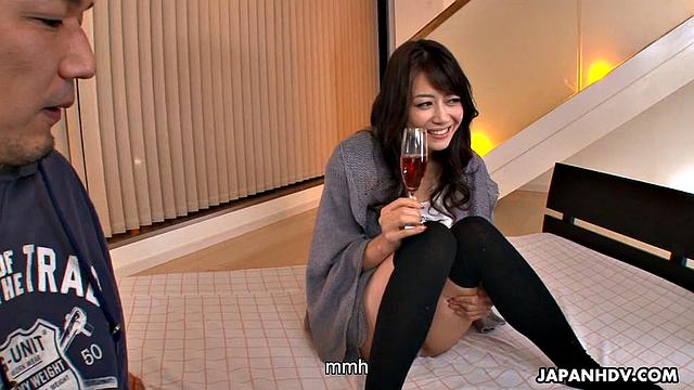 Maki Hojo gets orgasm from a virgin Guy