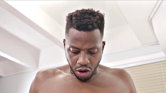 Дон XXX Принс садится на лицо и заставляет обожать свою жопу