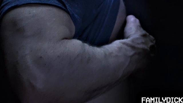 My Dad's a Pervert Chapter 1: Store Backroom Gloryhole