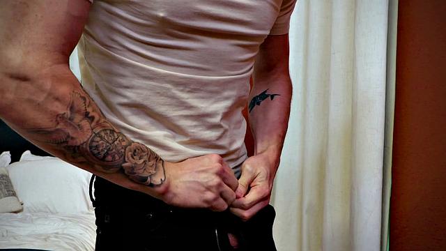 Food Delivering Twink Dicked Down By Stud - Trevor Brooks, Ben Masters - NextDoorRaw