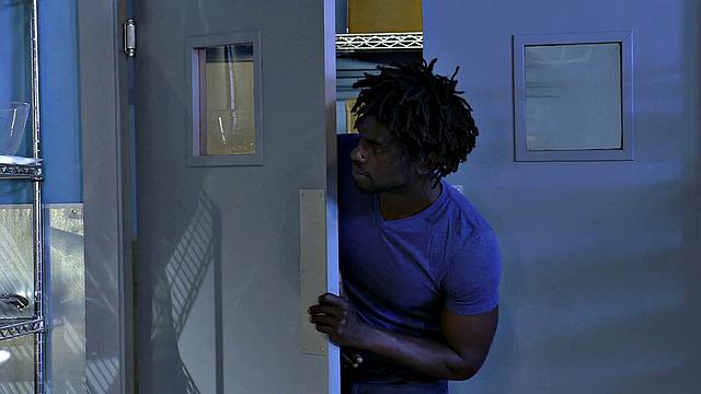 мускулистый красавчик ловит по полной от брутального bbc