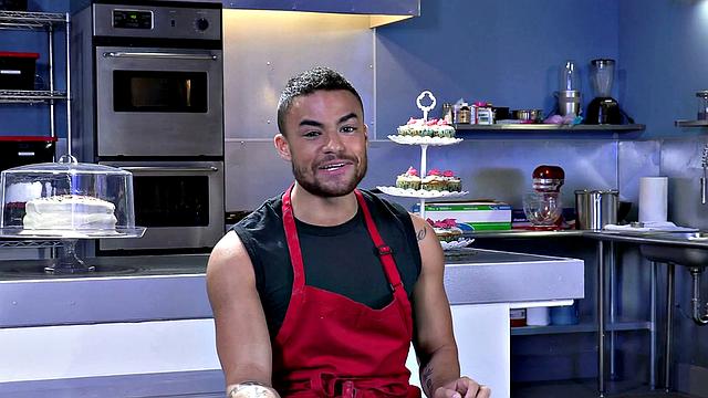 мускулистый красавчик ловит по полной от брутального bbc