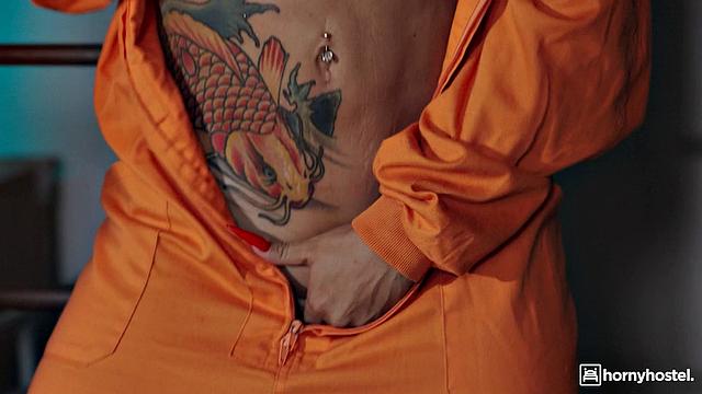 Зэчки хитрят: соблазнили охранников, устроили групповуху и сбежали через вентиляцию.