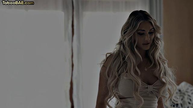 блондинка отсасывает и трахается с незнакомцем на камеру