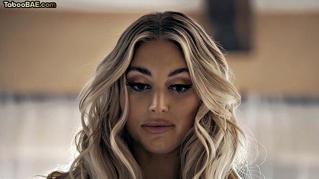 блондинка отсасывает и трахается с незнакомцем на камеру