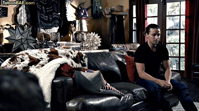 блондинка отсасывает и трахается с незнакомцем на камеру