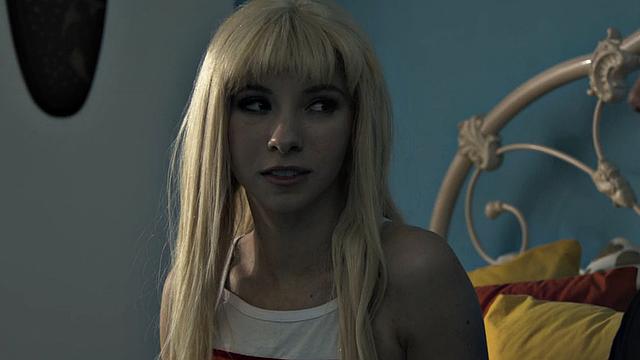 Stepdaughter penetrated by stepdad in wet pussy.