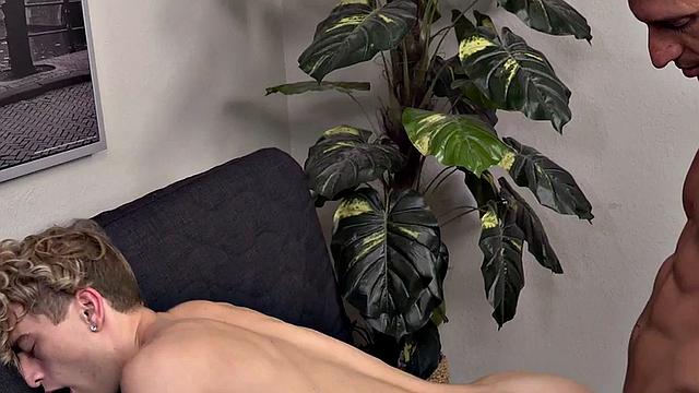 Rimmed bottom twink barebacked by athletic hunk