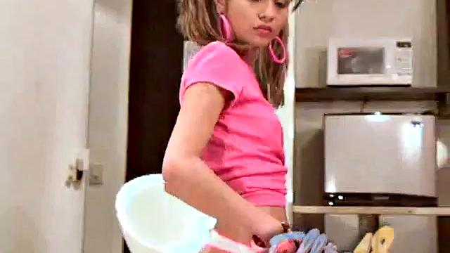 Sexy Teen Ellie 18 rubs her pussy