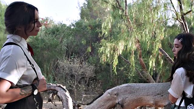 Hairy beauty enjoys scissoring with her tattooed BFF