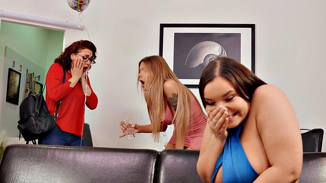 Squirting curvy babe 3some fucked by doctor in clinic