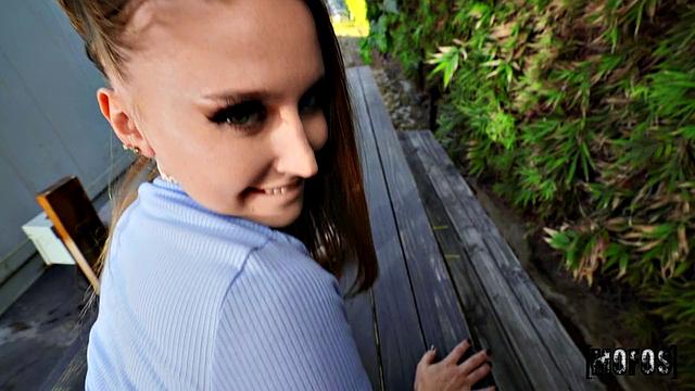 Лейни Грей решает завести Чарльза Деру и не дает ему передохнуть ни в одной позе