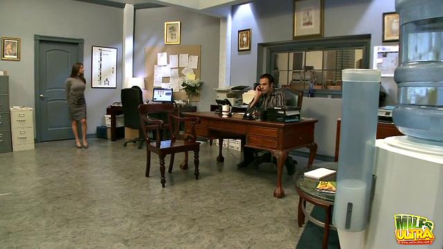 Busty MILF Rachel Roxx