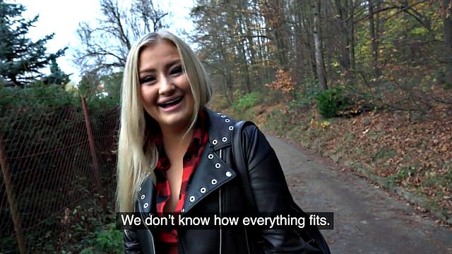 блондинка milf стрижет деньги с агента: гладко выбрита и с юмором в pov